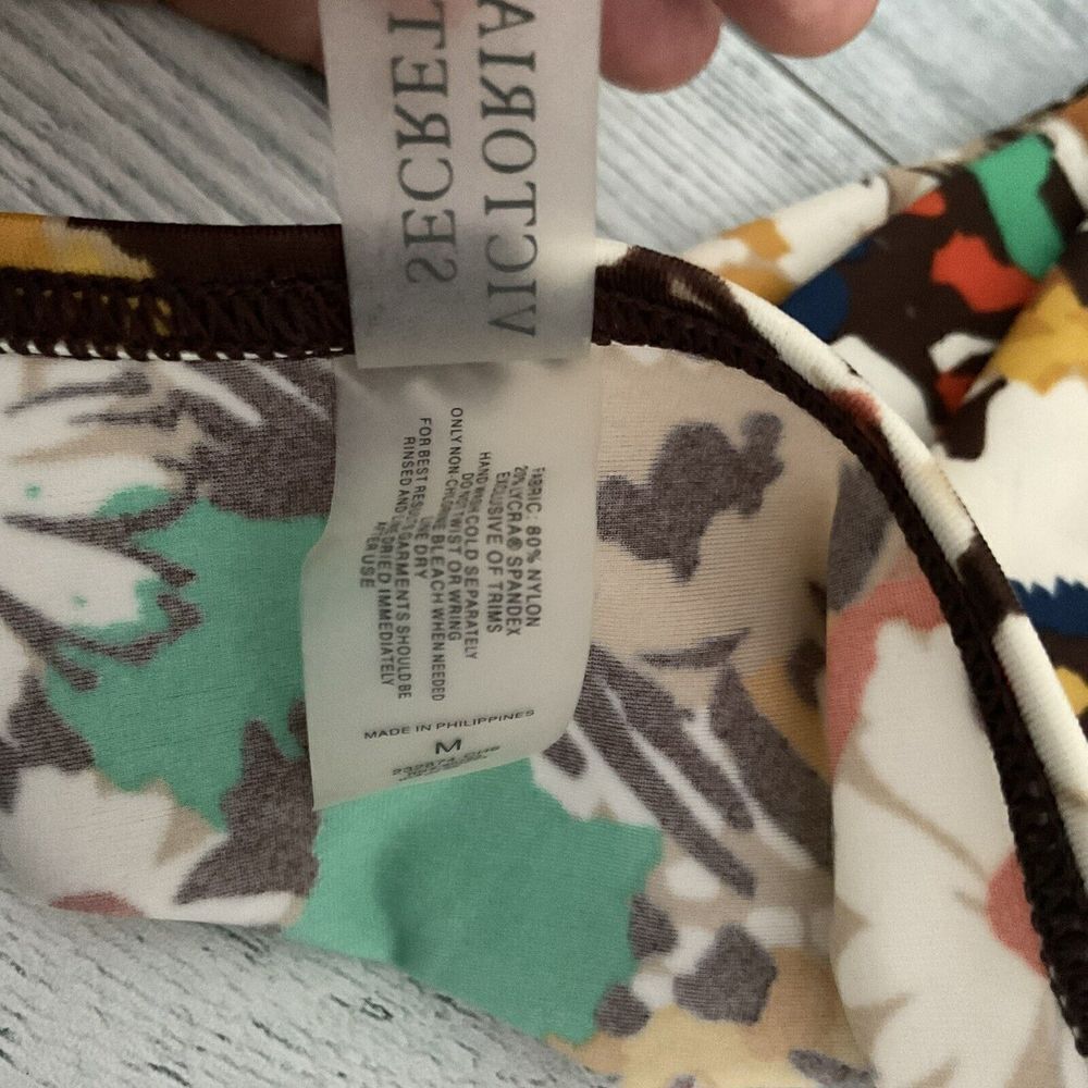 Victorias Secret Womens Size M Tankini Swimsuit Top Halter Molded Cups Floral - Picture 9 of 10